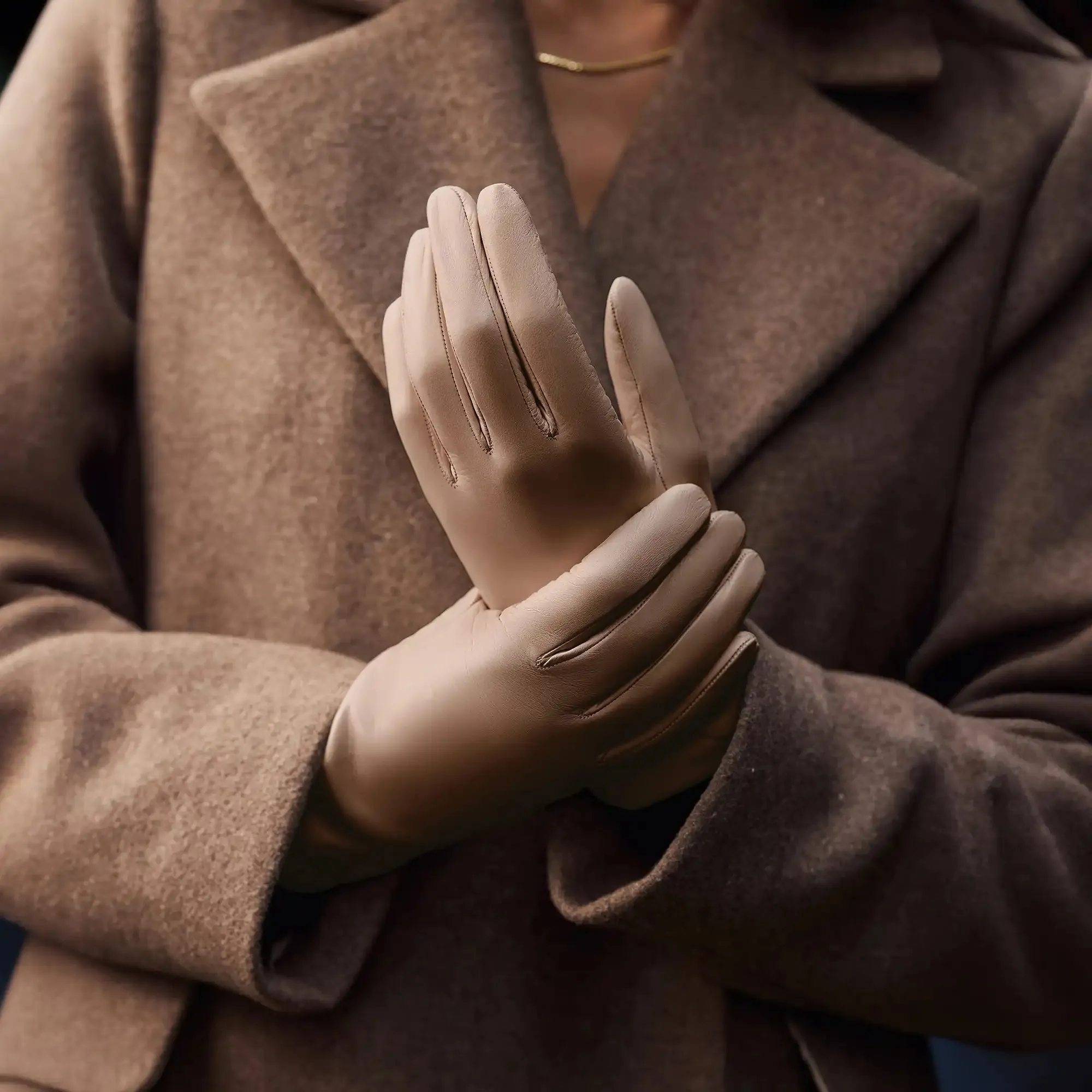 Honoré Eleanor taupe goatskin leather gloves