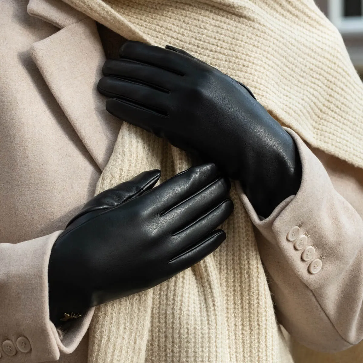 Luna - vegan leather gloves with fleece lining & touchscreen feature