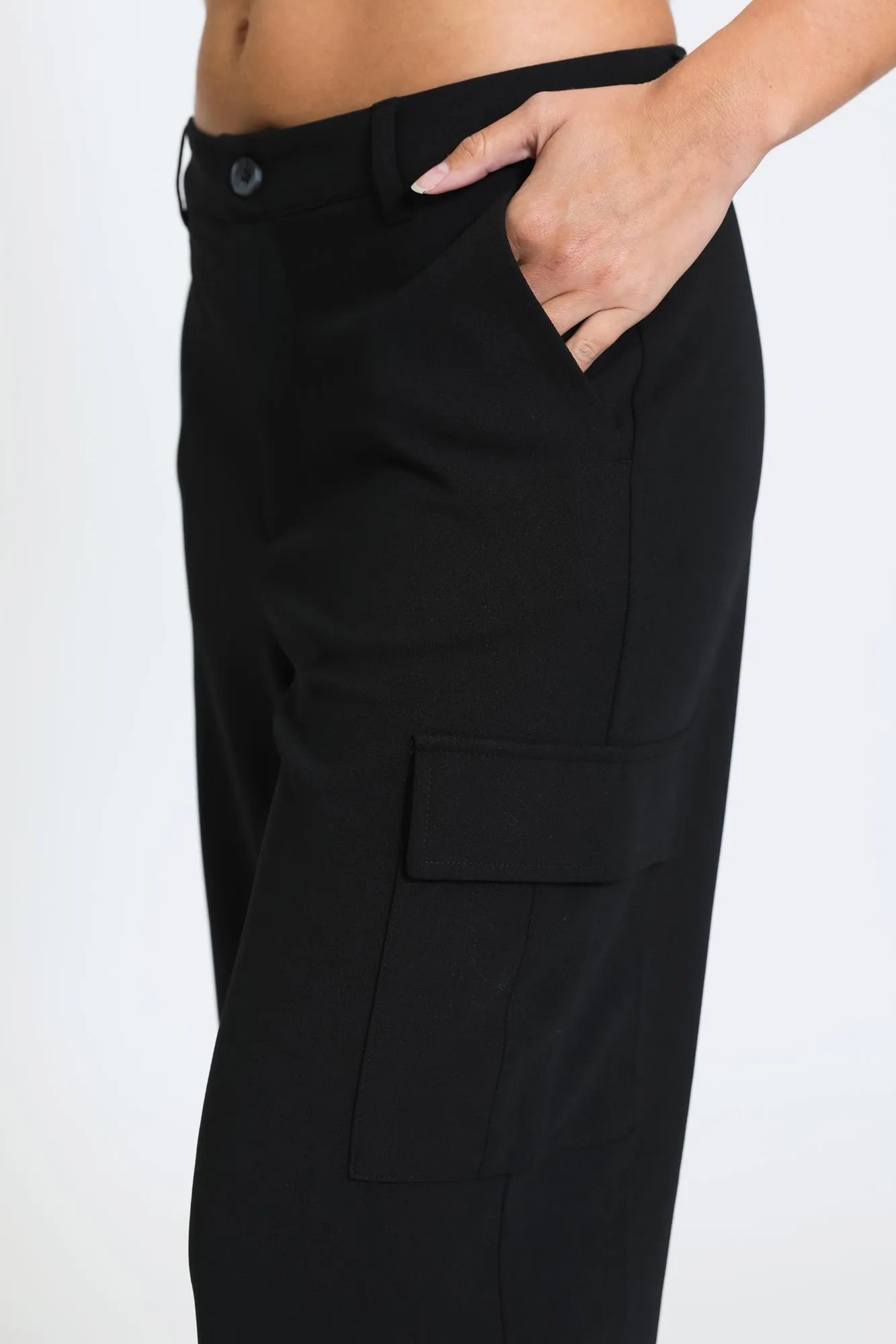 TROUSER WIDE LEG W/ CARGO POCKETS - BLACK